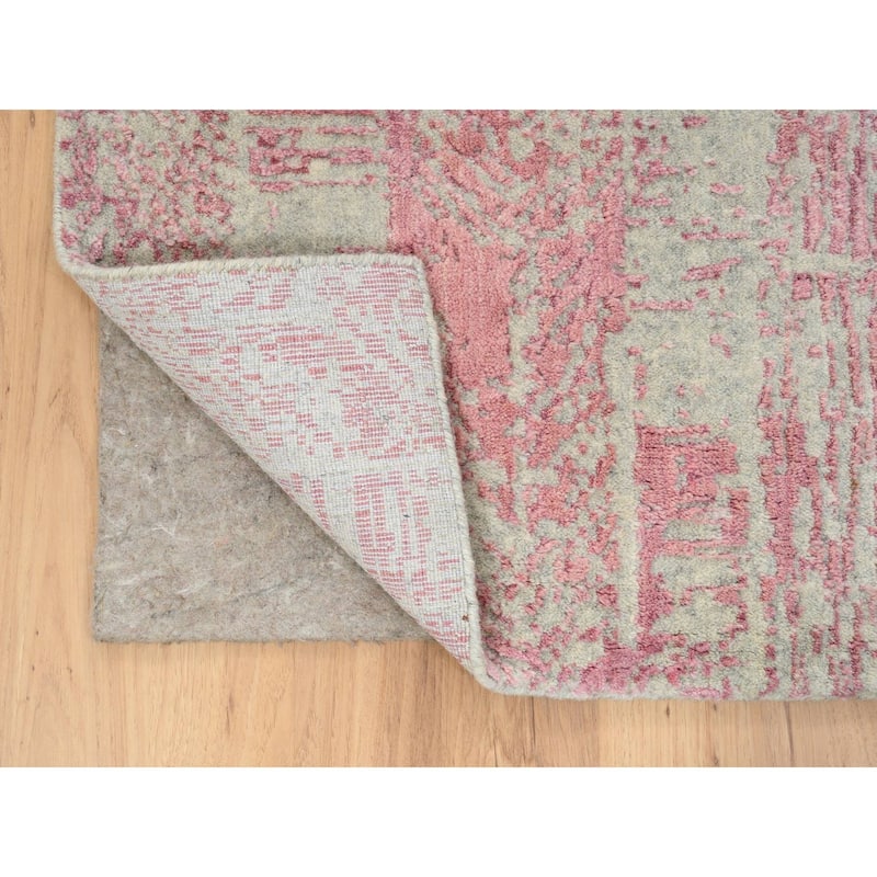 Shahbanu Rugs Rose Pink, All Over Design Wool and Art Silk, Jacquard